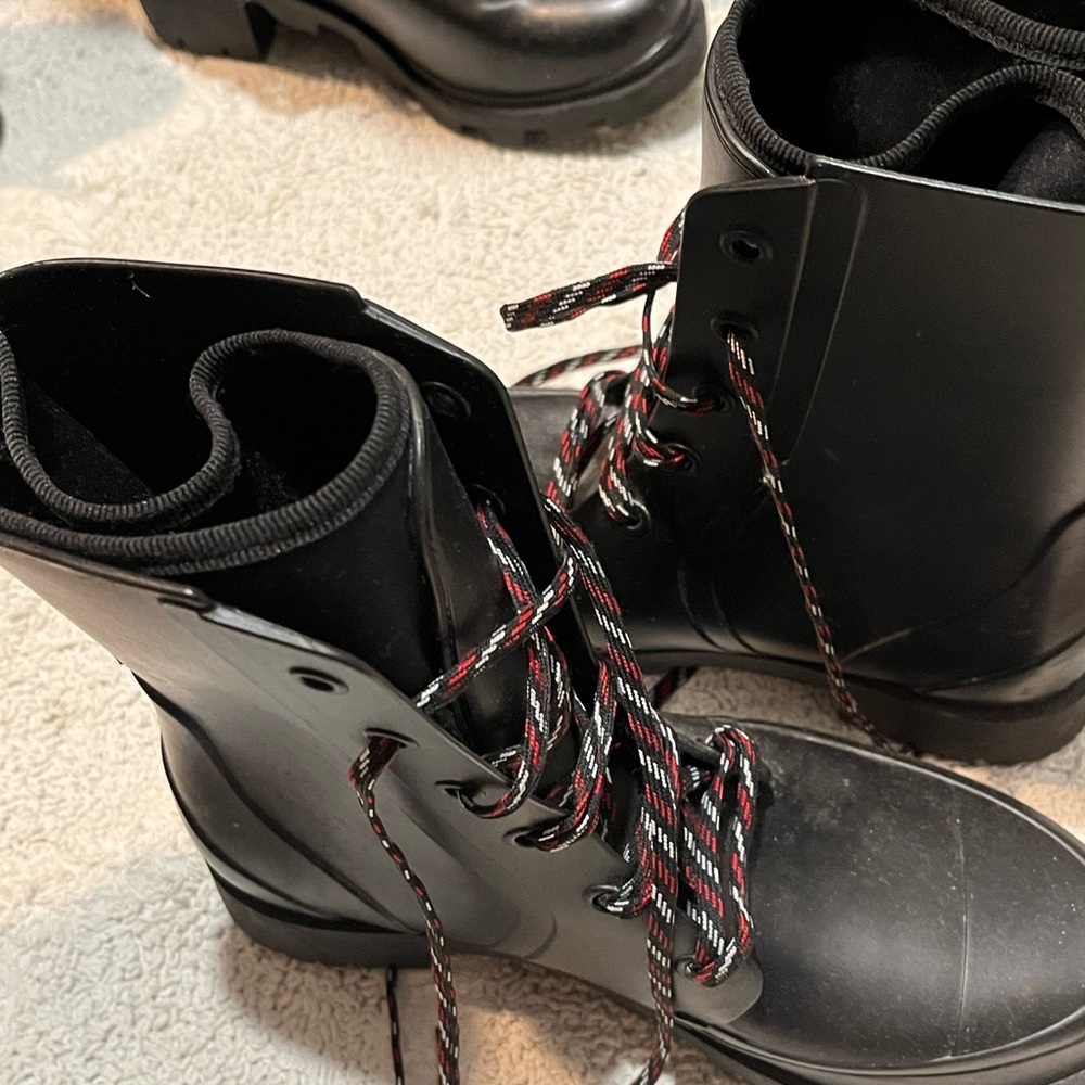 BERNARDO BLACK RAIN/SNOW BOOTS!! REALLY COMFY AND COZY😍 VERY WARM! SIZE 9 - Picture 5 of 8